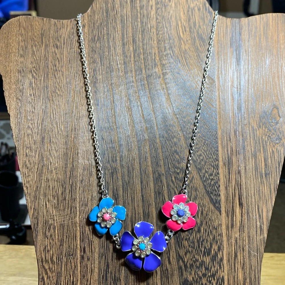Lot of 4 kid’s jewelry. 3 necklaces & 1 bracelet - costume - great condition